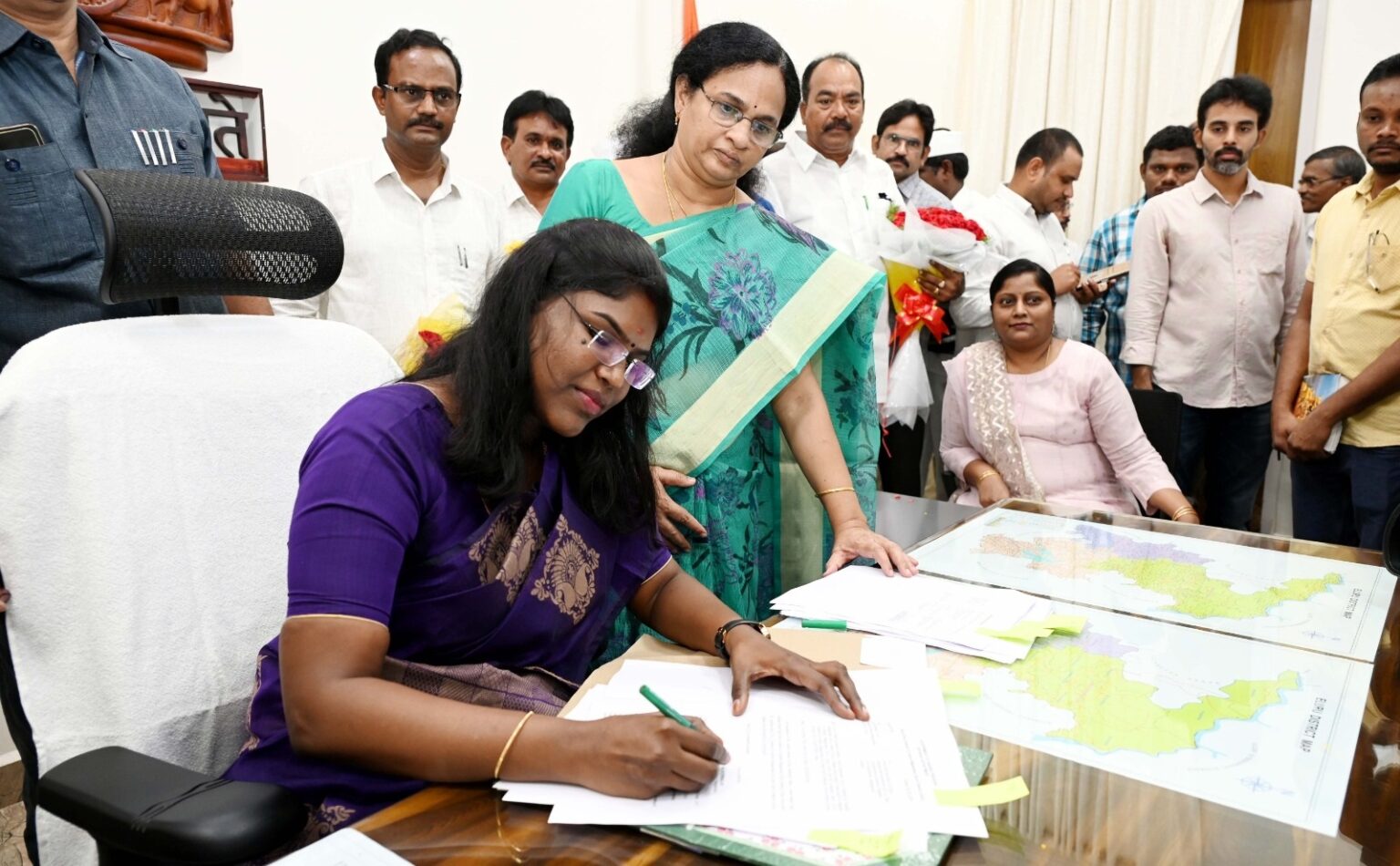 Vetri Selvi Takes Charge As Eluru District Collector | The Pioneer