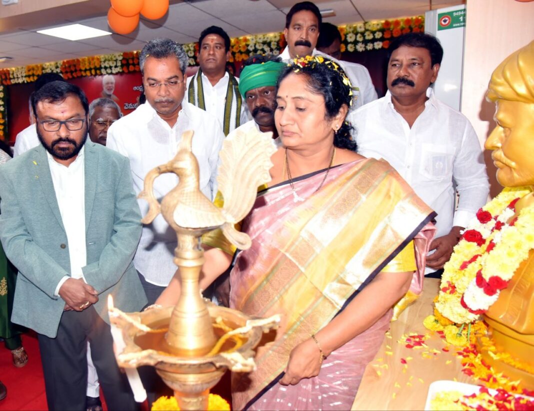 Minister Savitha